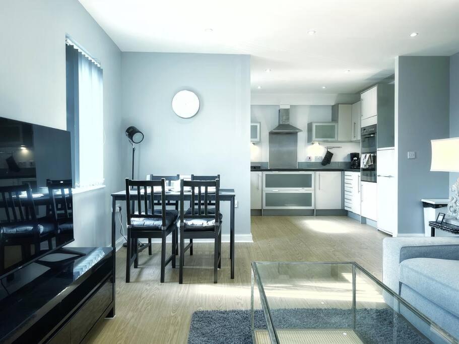 Ferienwohnung New Luxurious And Business Apt Swansea Exterior foto