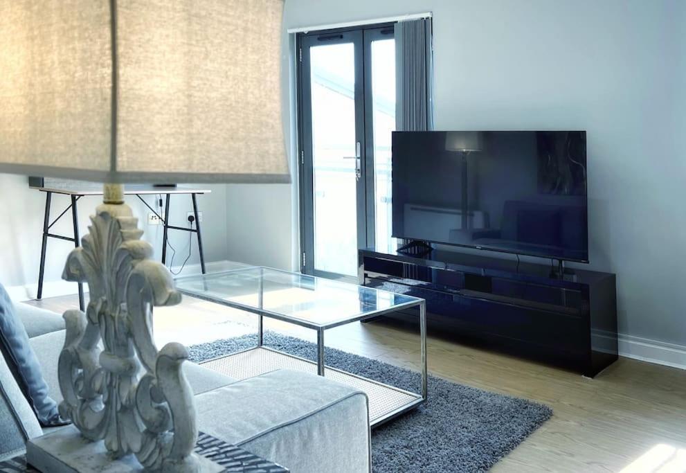 Ferienwohnung New Luxurious And Business Apt Swansea Exterior foto