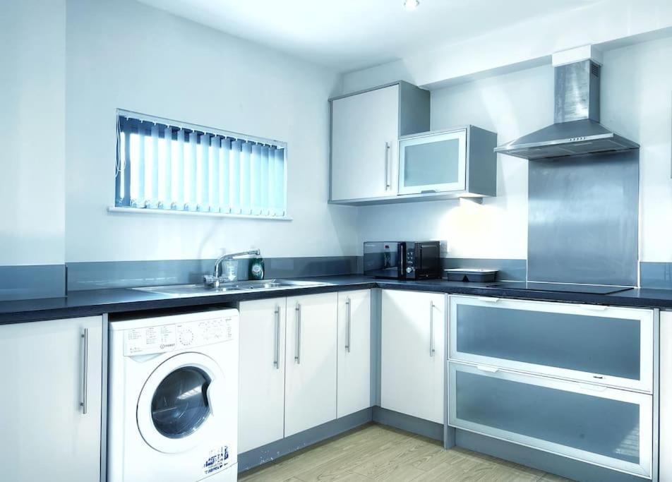 Ferienwohnung New Luxurious And Business Apt Swansea Exterior foto