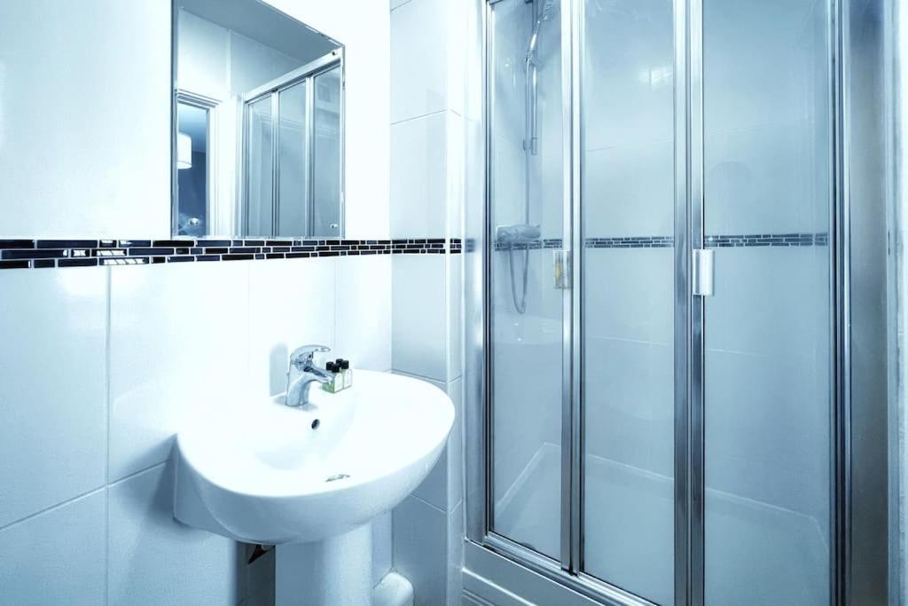 Ferienwohnung New Luxurious And Business Apt Swansea Exterior foto