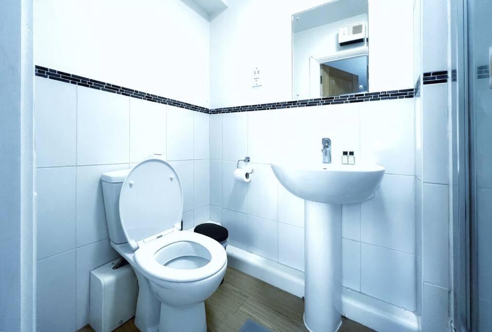 Ferienwohnung New Luxurious And Business Apt Swansea Exterior foto