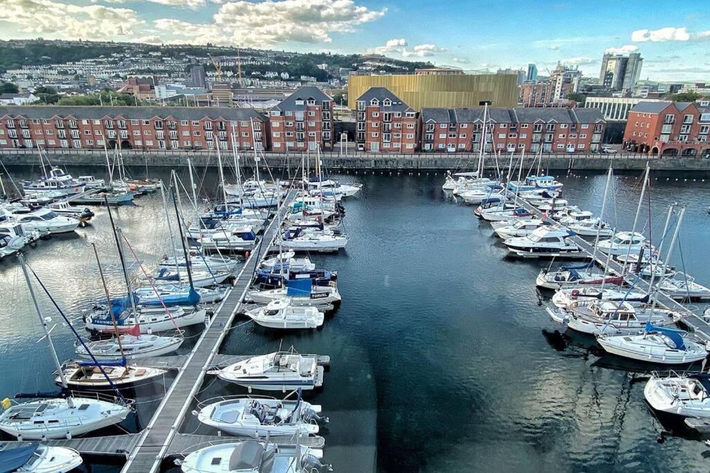 Ferienwohnung New Luxurious And Business Apt Swansea Exterior foto